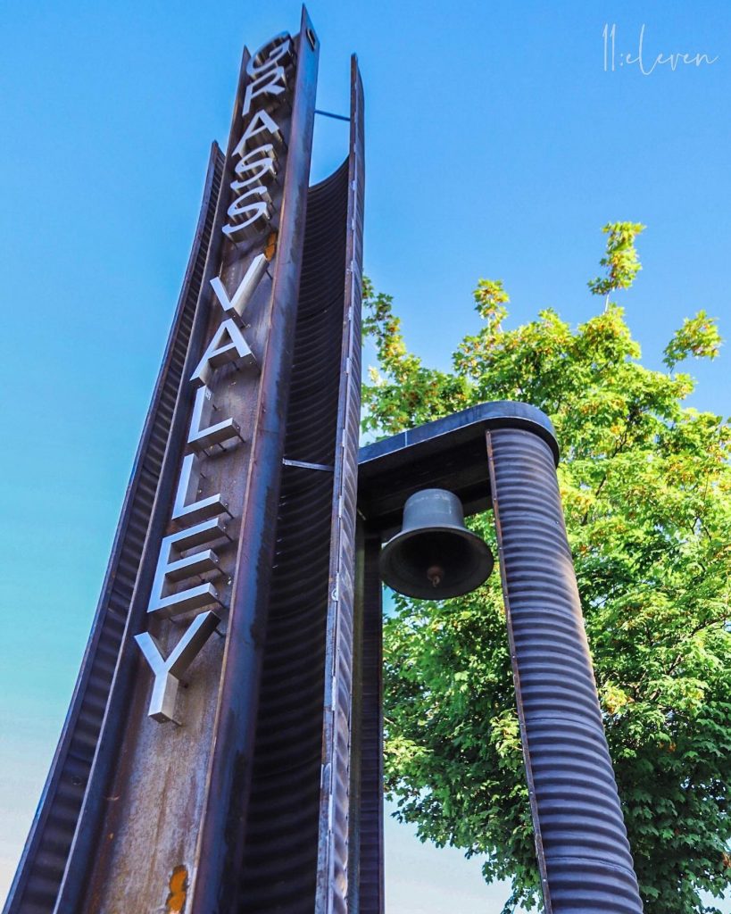 close up Grass Valley sign