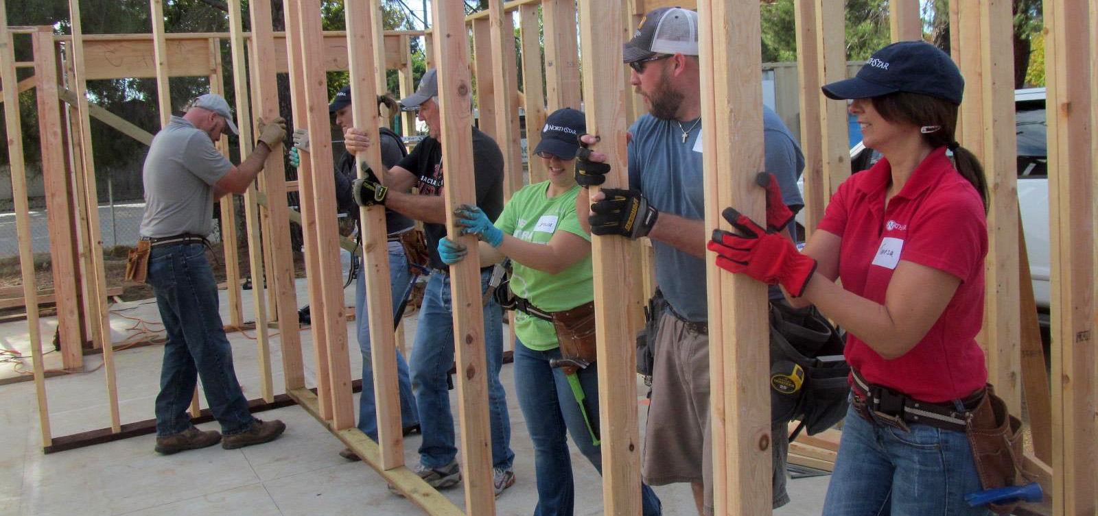 habitat for humanity volunteers